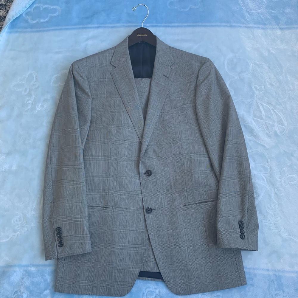 Men’s Faconnable two piece suit ( size 42R )